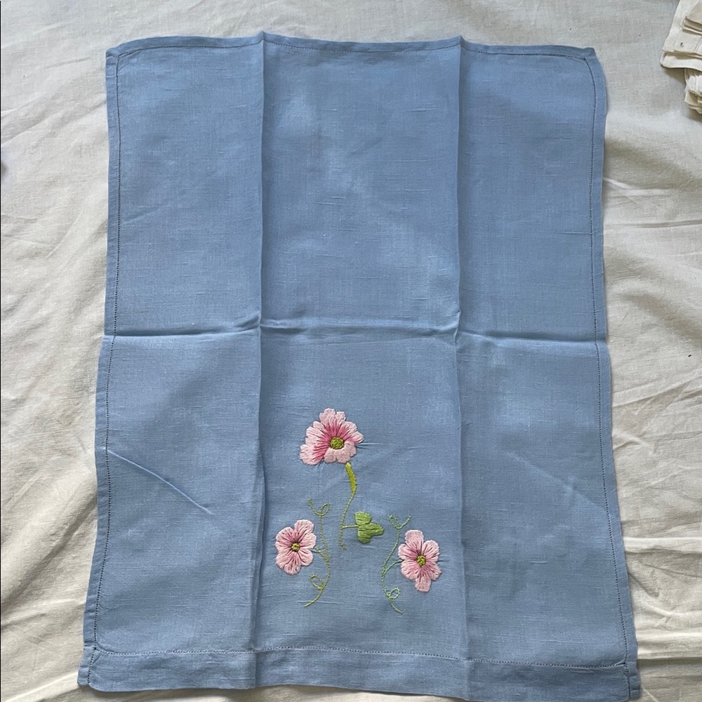 Vintage Linen Floral Guest Towels - Pair - Picture 4 of 5